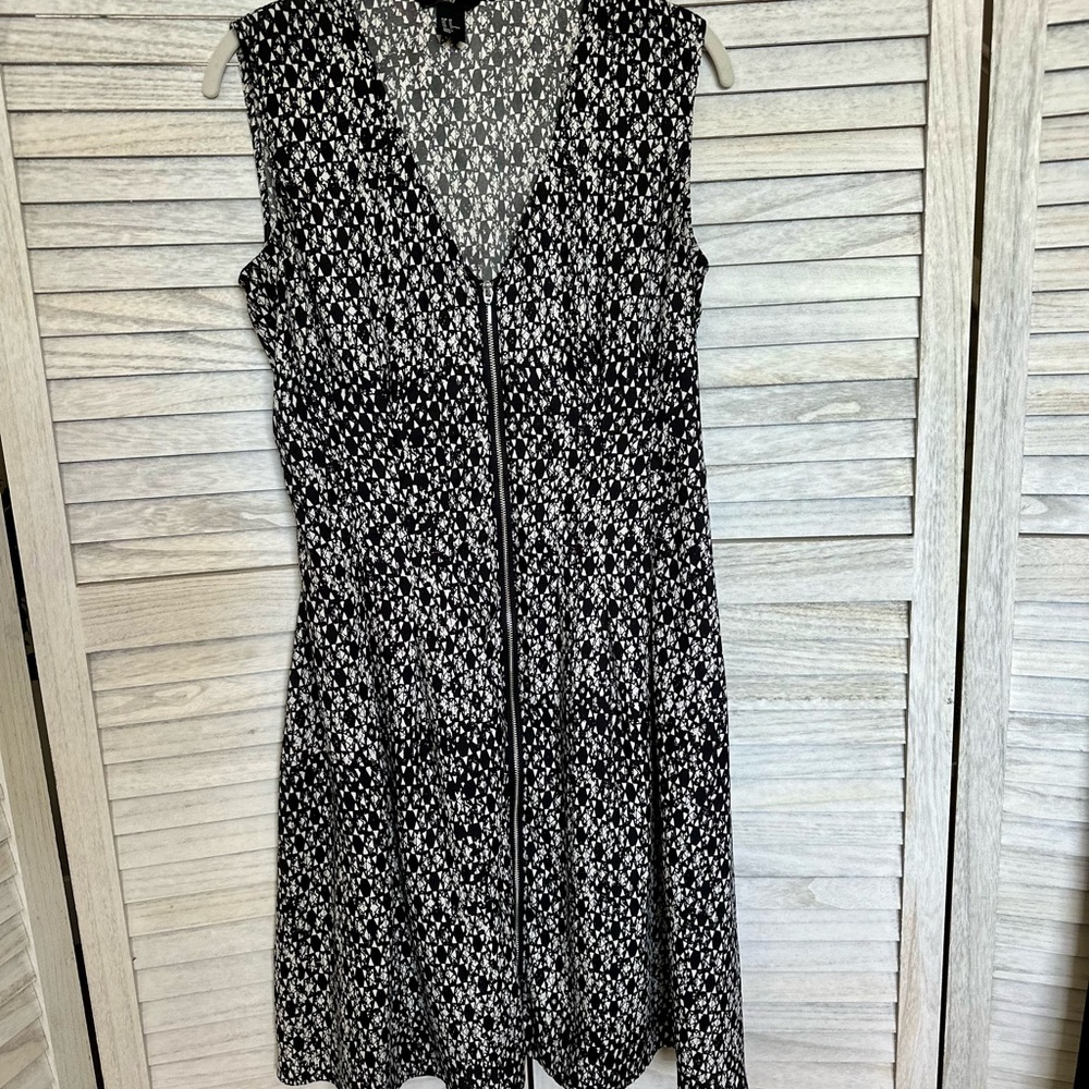 H&M Black and White Patterned Midi Dress